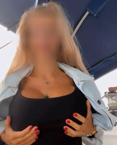 Ella, 36