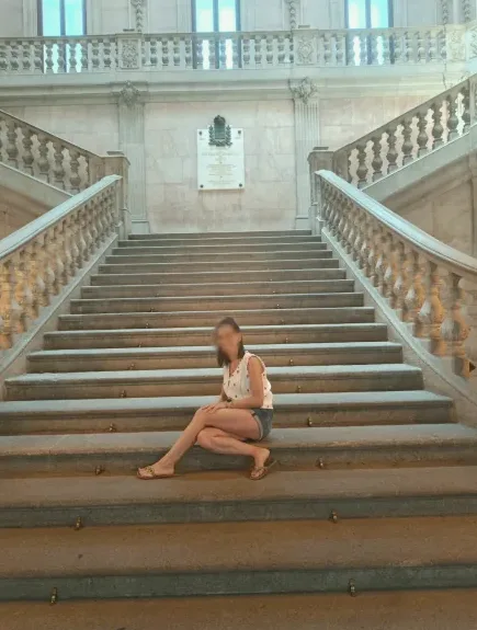 Elli, 33
