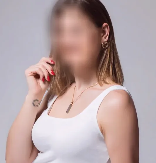 Emmi, 34
