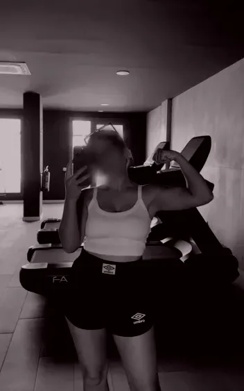 Laura, 25