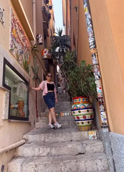 Nella, 35