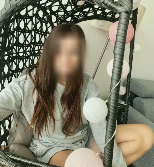 Nella, 28