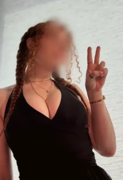 Nella, 25