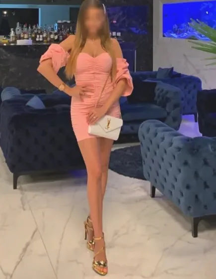 Olivia, 25