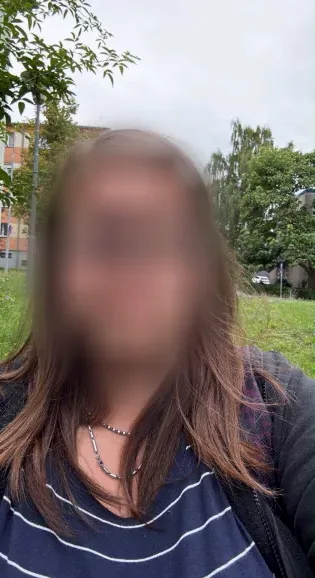 Ulla, 27